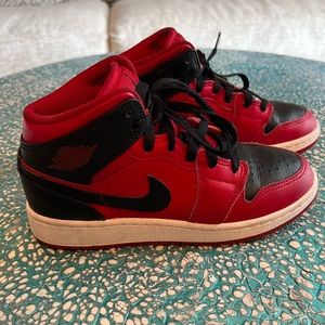 Air Jordan 1 Mid GS "Reverse Red"